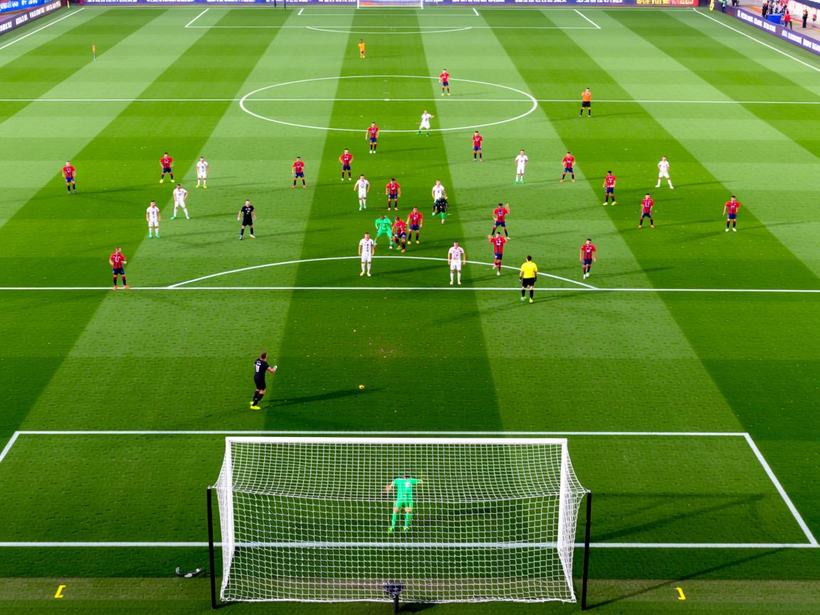 爱游戏app活动-拜仁继续展现强大主场统治力，维持争冠势头。，拜仁全场